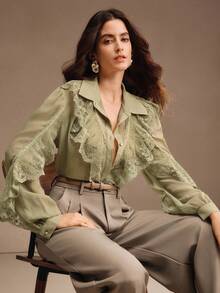 Anewsta 圣诞法式蕾丝荷叶边珍珠点缀灯笼袖雪纺衬衫，米色/象牙色女式衬衫，适合秋季、冬季、新年等场合，优雅别致，时尚有型，适合圣诞节、外出等场合，是女士冬季服装的理想之选。 - 綠色 - 查看 3