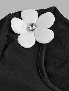 SHEIN NovaGlow Kids Tween Girls Casual Fashion Daily Black Fitted Crew Neck T-Shirt With 3D Floral Sequin Decor