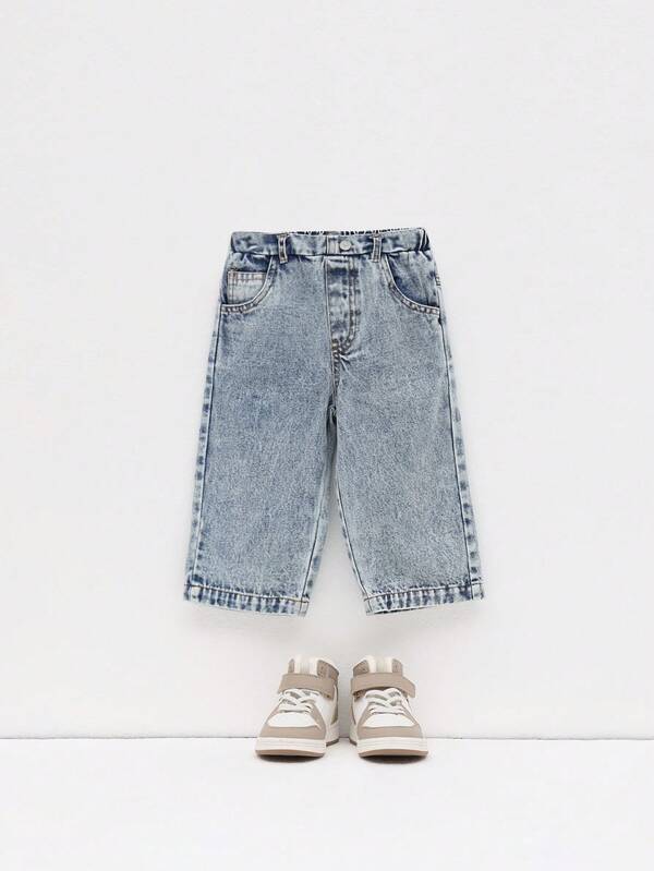 SUMWON Bermudas de mezclilla lavado claro para bebés niños con cintura con botón y bolsillos para uso casual diario