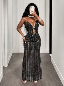 BamGleam Voici un nouveau style de collier sexy sans manches en chaîne métallique avec décorations de coquillages. Il présente un design avec des coupes profondes et des plis plissés. La robe est faite d'un tissu de filet pailleté. Elle convient aux fêtes, bars, célébrations du Nouvel An et comme robe de soirée pour hôtesse. - Noir - Voir 5