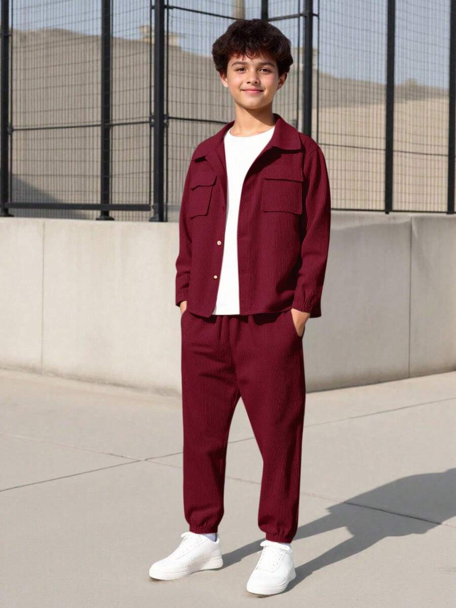 SHEIN 2 件套青少年男孩休闲灯芯绒面料工装口袋翻领长袖衬衫和松紧腰裤套装，适合秋季/春季、户外玩耍、学校、街头风格、派对和休闲，性价比高 - 酒紅色 - 查看 1