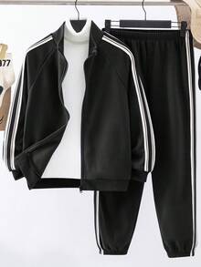 SHEIN 2 件套儿童/青少年男童休闲运动条纹侧缝针织领开衫和纯色抽绳腰针织裤套装 - 黑色 - 查看 1