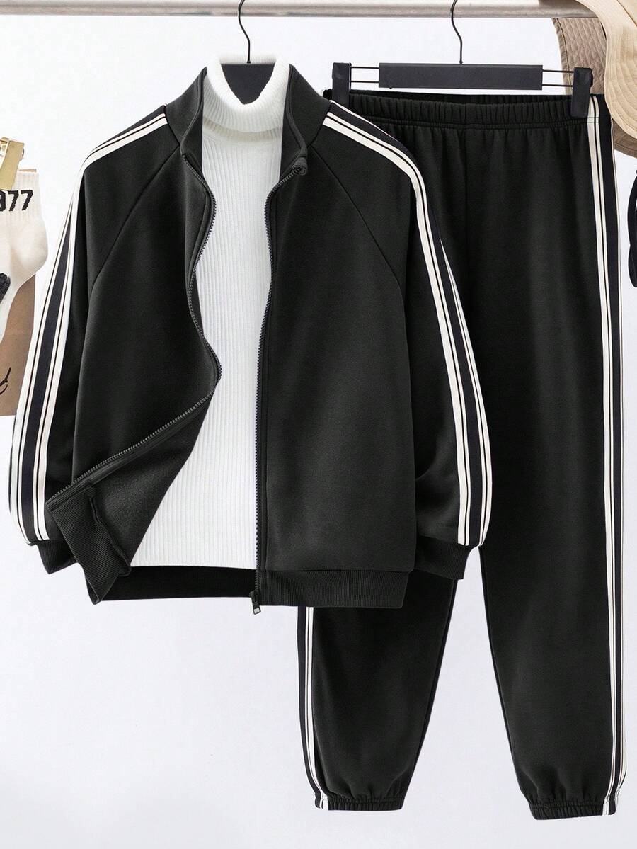 SHEIN 2 件套儿童/青少年男童休闲运动条纹侧缝针织领开衫和纯色抽绳腰针织裤套装 - 黑色 - 查看 1