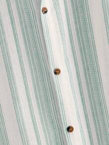 Manfinity RelaxMax 男士休闲条纹印花短袖宽松衬衫，夏日度假风 - 綠色 - 查看 3