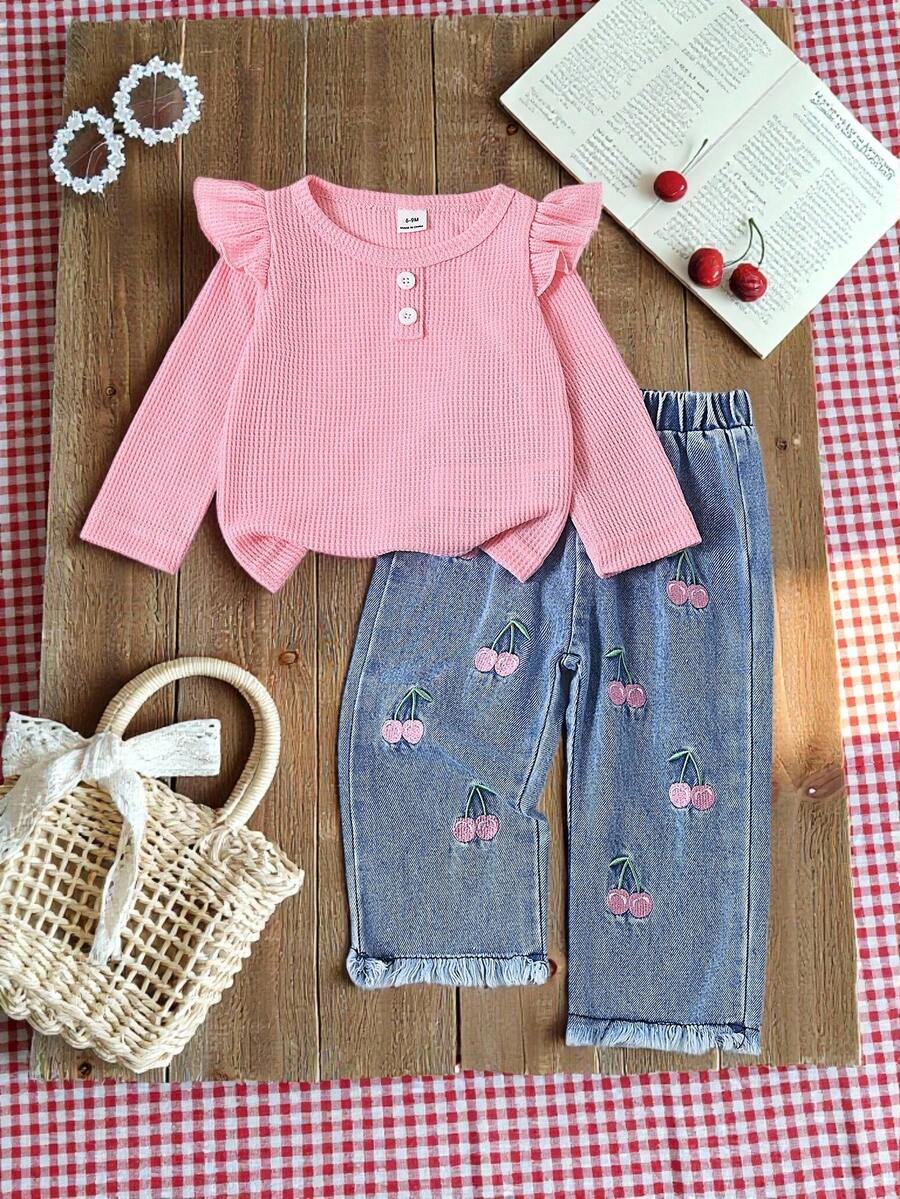SHEIN Vintaside Kids 女婴两件套：樱桃刺绣牛仔裤+红色荷叶边长袖针织毛衣，甜美田园风穿搭，休闲日常穿搭，可爱又时尚，适合外出、聚会、派对 - 粉色 - 查看 1