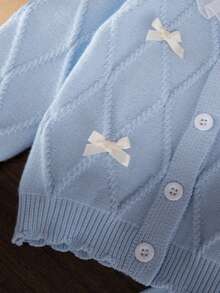 SHEIN 女婴休闲时尚可爱蓝色针织长袖开衫和针织阔腿长裤两件套。柔软舒适，适合日常穿着和旅行。 - 淺藍色 - 查看 12