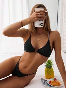 Swim Basics 夏日沙灘環狀鏈條T字泳裝 - 黑色 - 查看 1