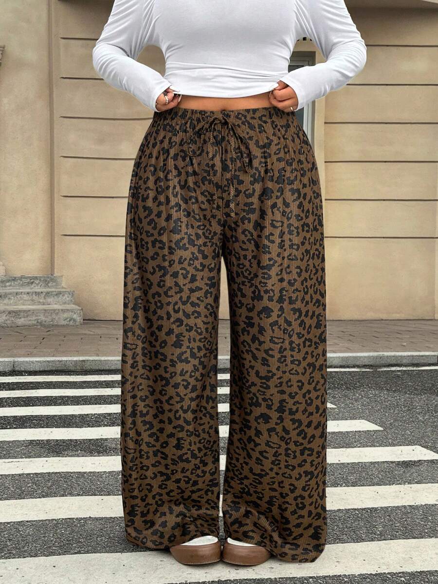 SHEIN EZwear Pantalones rectos de talla grande para mujer con estampado de leopardo, con lazo en la cintura, casuales y sueltos, para invierno - Marrón Chocolate - Ver 1