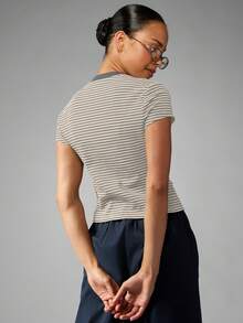 MISSGUIDED 女式纽扣前短袖罗纹上衣休闲条纹开衫T恤 - 奶油色 - 查看 2