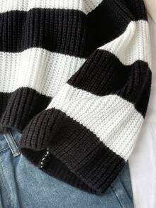 SHEIN Women's Fashion Versatile Simple Black & White Contrast Crew Neck Cropped Chunky Knit Sweater, Autumn/Winter - Black and White - View 5