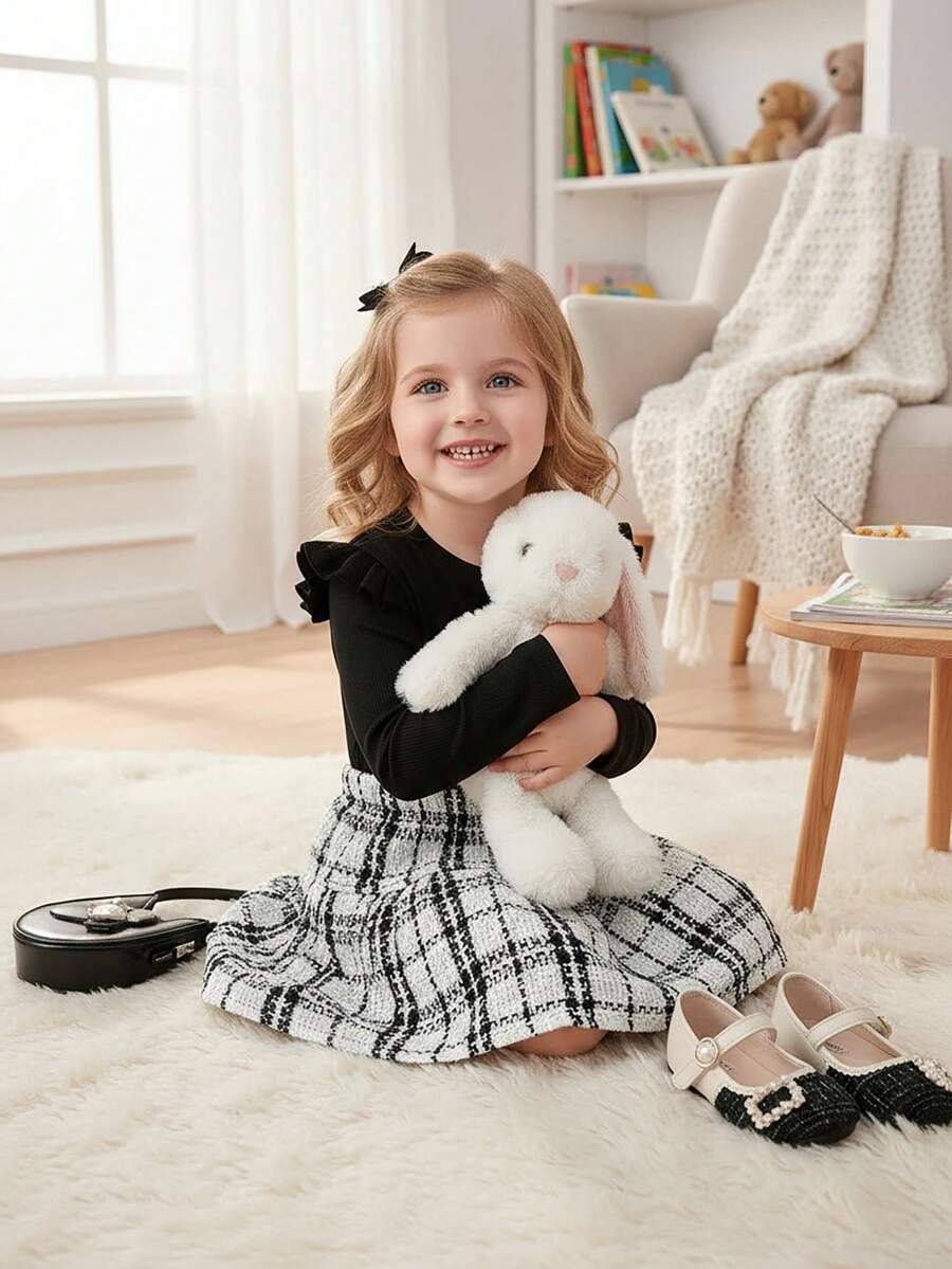 Set di maglietta a maniche lunghe nera e gonna a quadri, semplice e alla moda, per ragazze giovani