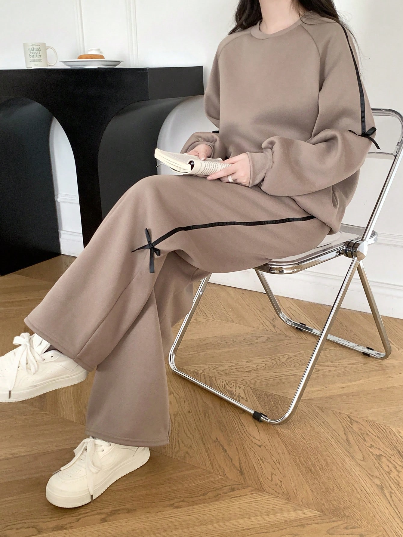 SHEIN بدلة كاجوال من البلوزة والبنطلون الرياضي الم...