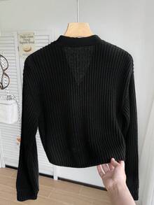 SHEIN 1 pièce Cardigan court oversize à col en V pour filles, veste en tricot noire ample à manches longues de style minimaliste mode avec motif de broderie de cheval, épaisseur régulière, ourlet et poignets soignés, couleur unie, polyvalent pour le port quotidien, la maison, les rassemblements, automne/hiver - Noir - Voir 3