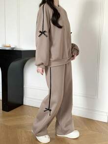 SHEIN Teen Girl Khaki Knit Patchwork Ribbon Bow Round Neck Sweatshirt And Sweatpants Casual Suit Wide Leg Sweatpants Two Piece Pants Set Casual Two Piece Set Flare Sweat Pants Teen Pants Suit - Khaki - View 4