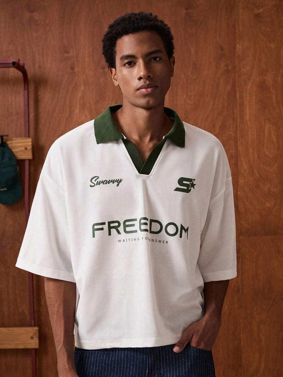 SWAVVY Camisa polo casual holgada con estampado de letras y contraste de color en los hombros caídos para hombres