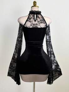 Elamini 黑色天鹅绒和蕾丝拼接圆领露肩复古喇叭袖紧身迷你连衣裙，优雅精致，适合秋冬季派对、婚礼、约会、休闲穿着 - 黑色 - 查看 2
