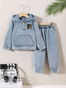 مجموعة من ملابس علوية هودي أكمام طويلة وبنطال جينز كاجوال بنمط كلية للأولاد الصغار 2 قطعة