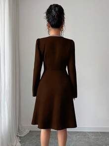 Rafferiza فستان نسائي بياقة على شكل حرف V وأكمام طويلة، خصر مشدود بتريم متباين، خصر مشدود وتنورة على شكل حرف A، طول متوسط، خريف/شتاء - قهوة بني - مشاهدة 2