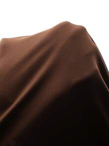 MaterniChic فستان أنيق مناسب للحوامل، بأكمام طويلة وياقة مكشوفة الكتف، مزين بزخارف معدنية ثلاثية الأبعاد على شكل زهور - بني - مشاهدة 7