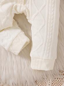 Baby Mädchen einfarbiger flauschiger Kapuzen-Jumpsuit mit 3D-Schleife. Die 3D-Schleife und das flauschige Kapuzendesign sind modisch und süß. Der schmale Schnitt ist für verschiedene Babykörpertypen geeignet. Ob für einen täglichen Ausflug, Spielen im Park oder Entspannen zu Hause, es kann Ihr Baby zur auffallendsten kleinen Prinzessin machen. - Aprikosenfarben - Übersicht 7