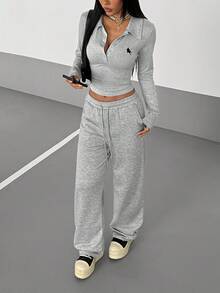 StreetHx 女式休闲街头服饰 Y2K 别致 Polo 领修身长袖 T 恤，带黑色徽标刺绣，直筒抽绳腰休闲运动裤，两件套，秋冬 - 淺灰色 - 查看 3