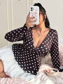 CovetEZ Plus Size Sexy Polka Dot V-Neck Long Sleeve T-Shirt