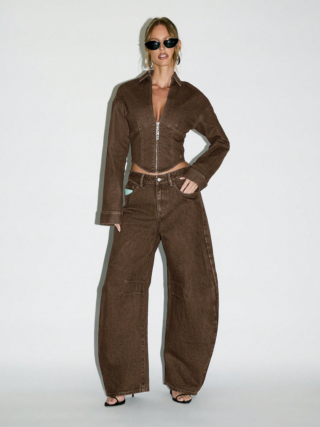 KIZN Jaqueta Denim cropped com zíper frontal