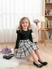 Set di maglietta a maniche lunghe nera e gonna a quadri, semplice e alla moda, per ragazze giovani