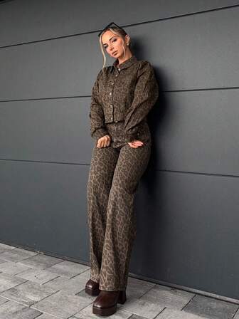 Jeta Ari Avslappnade vintage leopardmönstrade denimjeans