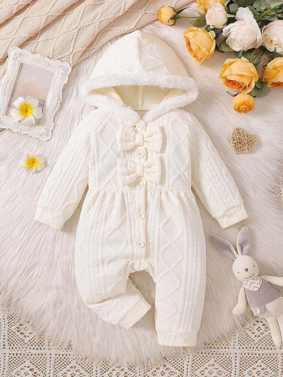 Baby Mädchen einfarbiger flauschiger Kapuzen-Jumpsuit mit 3D-Schleife. Die 3D-Schleife und das flauschige Kapuzendesign sind modisch und süß. Der schmale Schnitt ist für verschiedene Babykörpertypen geeignet. Ob für einen täglichen Ausflug, Spielen im Park oder Entspannen zu Hause, es kann Ihr Baby zur auffallendsten kleinen Prinzessin machen. - Aprikosenfarben - Übersicht 1