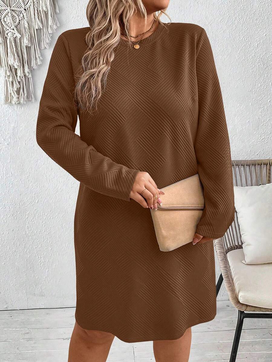 SHEIN Tall CURVE Đầm suông cổ tròn tay dài họa tiết gợn sóng màu trơn cỡ lớn dành cho nữ, đa năng để mặc hàng ngày, mùa thu/đông - màu nâu - Xem 1