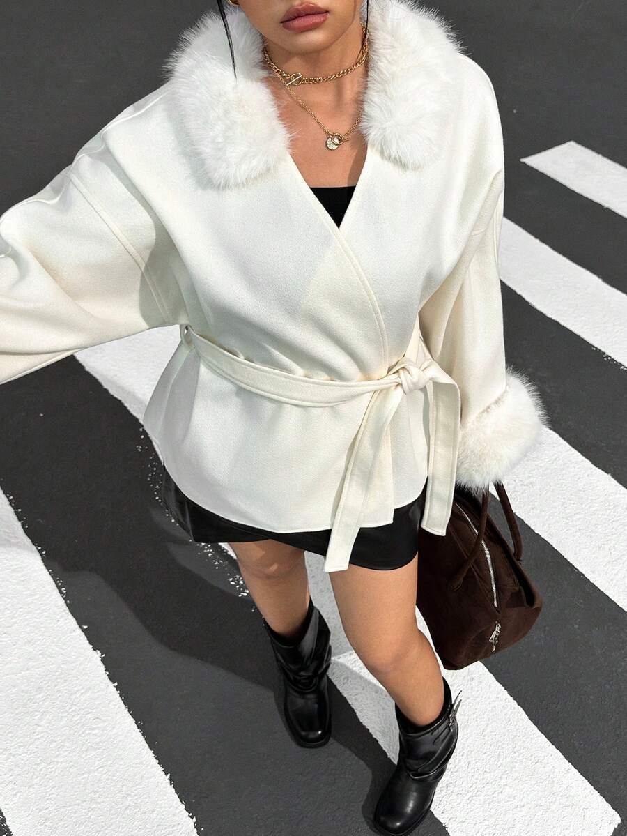SHEIN EZwear 大码毛领大衣,腰间系带,休闲优雅,适合秋冬季和圣诞节穿着。 - 米色 - 查看 1