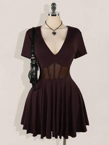 SHEIN ICON Váy len dệt kim tay ngắn cổ chữ V màu đen cỡ lớn, váy len dệt kim xương cá khoét eo, Y2K, kỳ nghỉ hè, váy mùa hè cho nữ, quần áo tốt nghiệp và trở lại trường - màu nâu - Xem 1