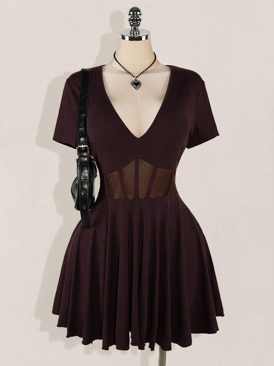 SHEIN ICON Váy len dệt kim tay ngắn cổ chữ V màu đen cỡ lớn, váy len dệt kim xương cá khoét eo, Y2K, kỳ nghỉ hè, váy mùa hè cho nữ, quần áo tốt nghiệp và trở lại trường - màu nâu - Xem 1