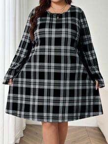 SHEIN CURVE+ 大码女式简约休闲日常黑白格纹连衣裙 - 黑與白 - 查看 4