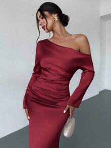 Váy dài tay ôm sát bằng vải satin vai lệch màu sâm panh cho nữ, váy dạ hội thanh lịch phù hợp cho những dịp trang trọng, đi làm, sự kiện trang trọng, đám cưới, lễ tốt nghiệp, biểu diễn, hòa nhạc, sinh nhật - Màu Đỏ Sâu - Xem 4