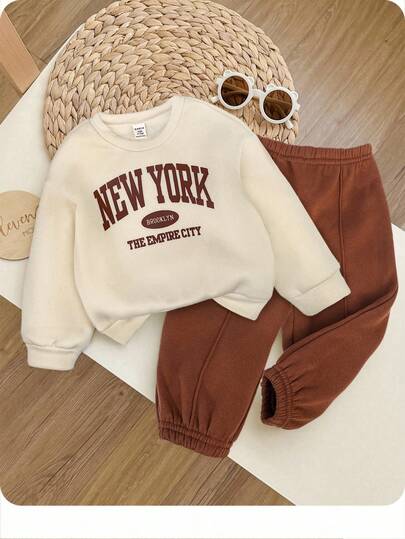 SHEIN 2 Stücke Set für Babys, Mädchen, süßes graues Set mit langärmeligem Sweatshirt und Hose mit Buchstabendruck, Herbst/Winter-Babyset, Herbst-Winter-Saison, braunes Kleinkind-Outfit, Baby-Wintersets für Jungen, Säuglings-Straßenkleidung, Baby-Freizeitsets
