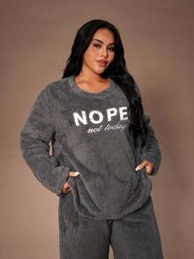 Lazeform 大码女士舒适蓬松睡衣套装，双面抓绒，字母刺绣，休闲圆领女士家居服套装，舒适套装，女士冬季服装 - 深灰色 - 查看 5