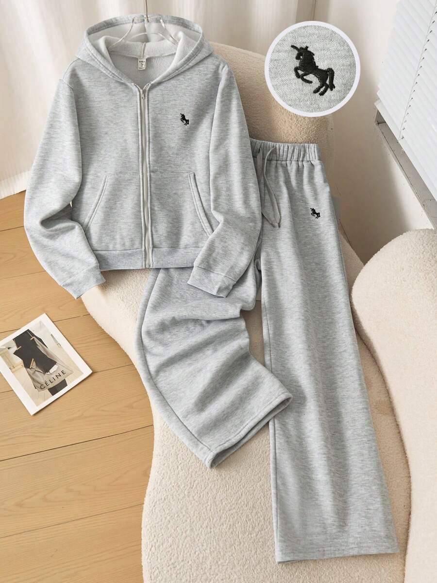 SHEIN مجموعة بنات المراهقات من ملابس كاجوال بلون أحادي مطرزة مع هود وجيب وسحاب وفضفاضة، وبنطلون رياضي مطرز بخصر عالي وسحاب فضفاض ومستقيم الساق، مناسبة للاستخدام اليومي والرياضة والترفيه، للخريف - رمادي - مشاهدة 1