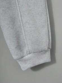 2 件套青少年男童休闲基本款字母印花圆领套头衫和抽绳运动裤套装，设计简洁精致，适合秋冬叠穿 - 淺灰色 - 查看 6