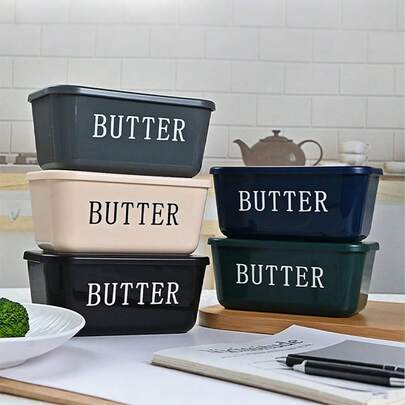 1个带盖黄油盘，PP材质黄油托盘容器，带黄油刀，方便铲取，非常适合厨房烘焙和送礼，密封黄油容器可盖住台面或冰箱，可用洗碗机清洗。