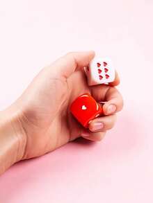 Joivida 1个/2个/4个，2.5厘米心形骰子，心形点数，游戏道具，麻将骰子，桌面游戏，适用于夜总会、酒吧、饮酒、派对道具、骰子道具，适合作为新年礼物、情人节礼物、派对用品、游戏道具等。可用于节日、生日、婚礼、场景装饰、派对用品等场合。 - 彩色 - 查看 4