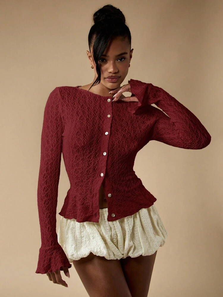 MISSGUIDED Burgunderroter Strickjacke mit Lochstrick, Rüschensaum, Langarm, Knopfverschluss, Herbst-Winter-Layering-Pullover, Weihnachten