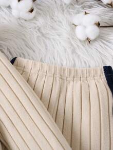 Conjunto deportivo casual para bebé niña con textura acanalada, bloques de color, volantes, empalme, cremallera y cuello alto - Beis - Ver 3