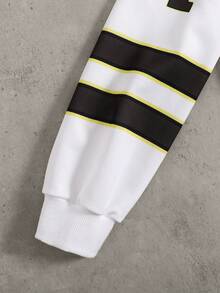 Set de 2 piezas Sudadera blanca de moda combinada con pantalones verde oliva, conjunto elegante para niño preadolescente. La sudadera presenta un estampado verde, tela suave, cómoda y adecuada para usar en primavera/otoño, apropiada para la escuela, salidas y otras ocasiones.