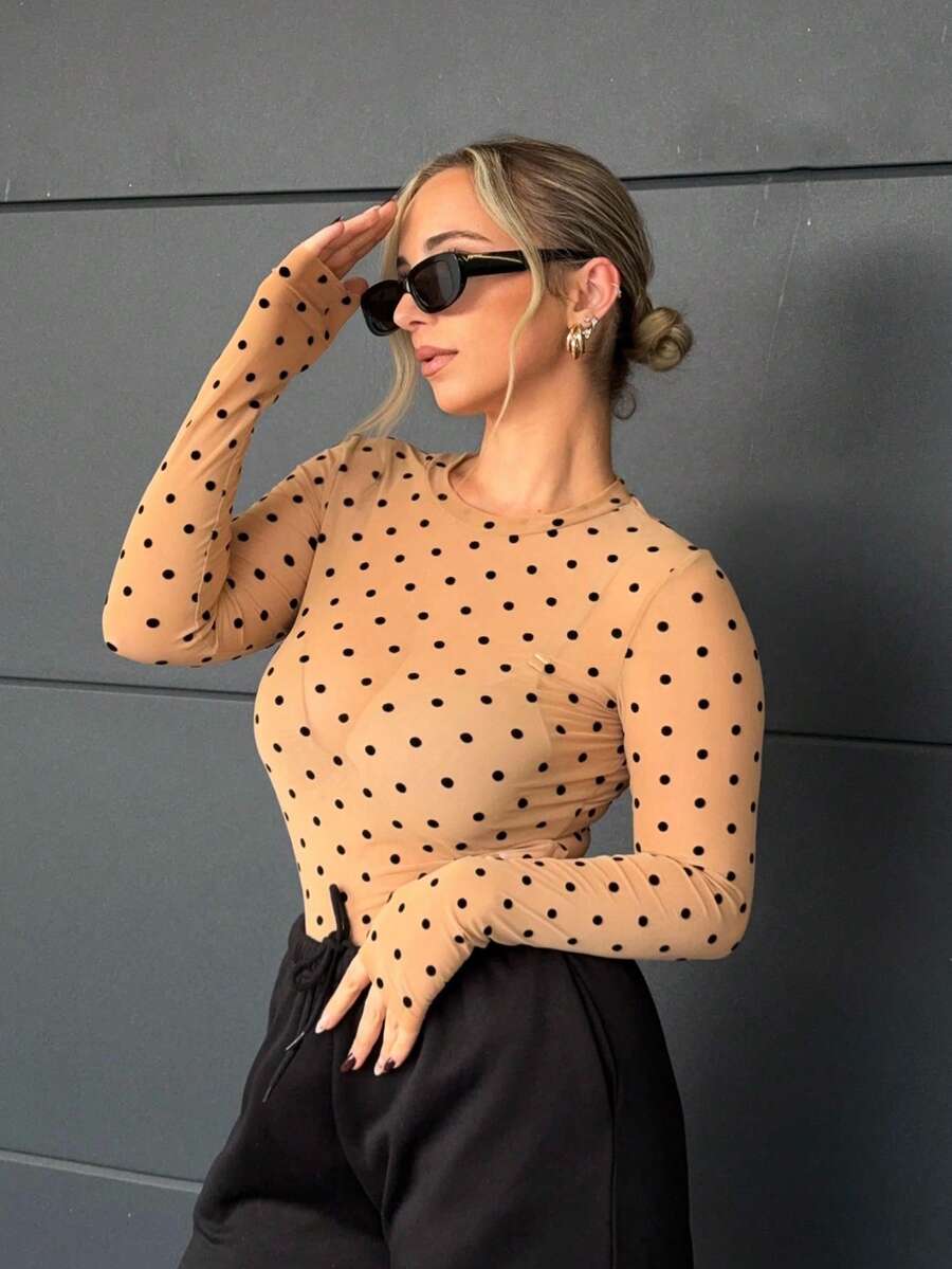 Jeta Ari 波尔卡圆点印花修身褶皱女式长袖衬衫，秋装 - 卡其色 - 查看 1