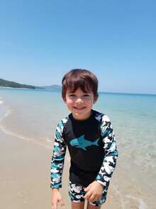SHEIN Young Boy Cartoon Shark Print Swimsuit Set,Long Sleeve Rash Guard Toddler Swim Shirt&Swimwear For Summer,Beach,Holiday Swimming - Multicolor - View 3