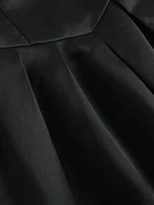 Pitira 少女派对装黑色缎面，精致的金属装饰水钻纽扣，单肩褶皱设计开衩 A 字裙，优雅正式婚纱，花童裙