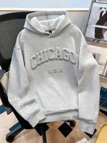 Manfinity Joysei 加大码浅灰色男士芝加哥3D字母印花宽松落肩加厚连帽衫，简约风格，适合秋冬季节、上学、外出、运动、健身，也可作为礼物送给朋友。