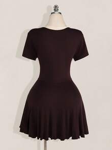 SHEIN ICON Váy len dệt kim tay ngắn cổ chữ V màu đen cỡ lớn, váy len dệt kim xương cá khoét eo, Y2K, kỳ nghỉ hè, váy mùa hè cho nữ, quần áo tốt nghiệp và trở lại trường - màu nâu - Xem 2